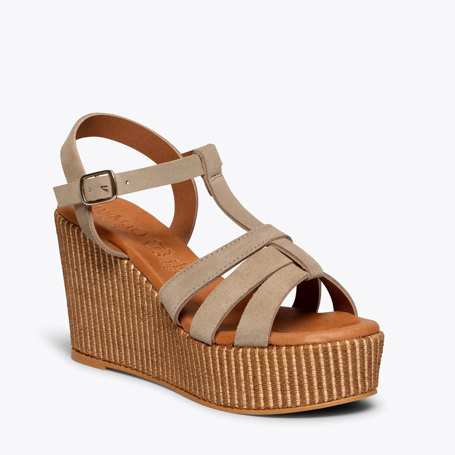 ÁMBAR  CUñAS TAUPE CON PLATAFORMA DE RAFIA